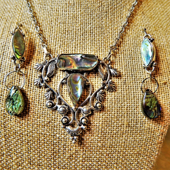 Jewelry - Captivating Abalone Silver Necklace & Earring Set